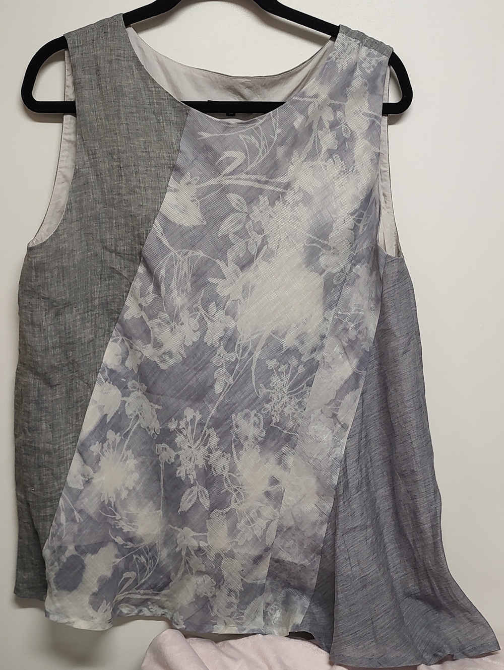 Pas De Calais Asymmetrical Sleeveless Floral Panel Top - Light Gray